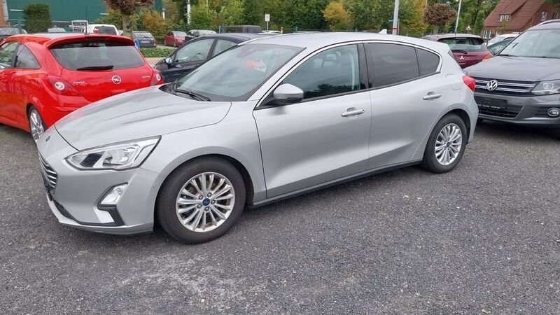 Gebraucht Ford Focus Titanium 120 PS (88 kW) 2019 Polarsilber metallic Limousine