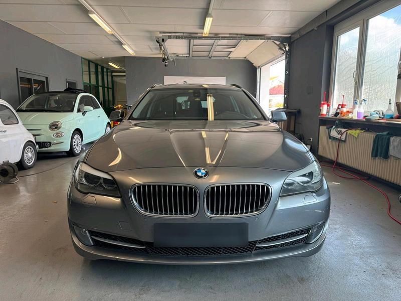 Gebraucht BMW 520 184 PS (135 kW) 2011 Grau Kombi