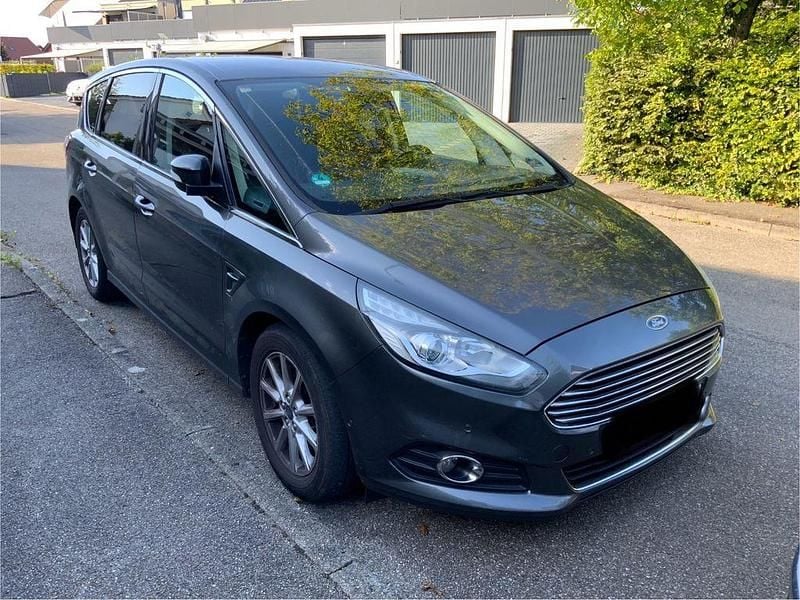 Grau Gebraucht 2015 Ford S-MAX Titanium Van / Kleinbus | 10.999 € (Superpreis) - Bild 1/4