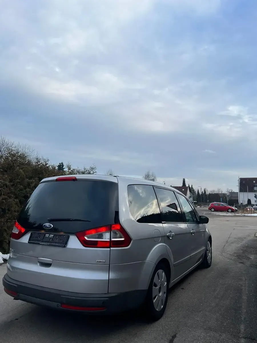 Second-hand Ford Galaxy 140 CP (102 kW) 2007 Argintiu Monovolum