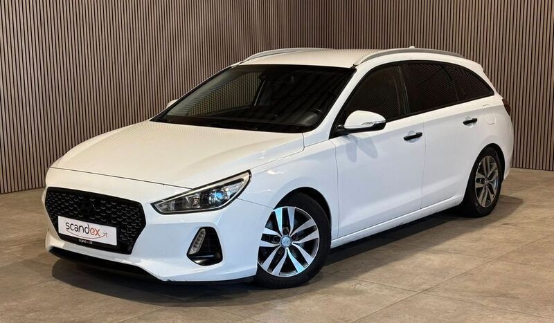 Weiß Gebraucht 2017 Hyundai i30 Limousine | 7.000 € (Superpreis) - Bild 1/4
