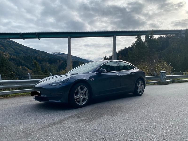 Gebraucht Tesla Model 3 350 kW (476 PS) 2019 Grau Limousine
