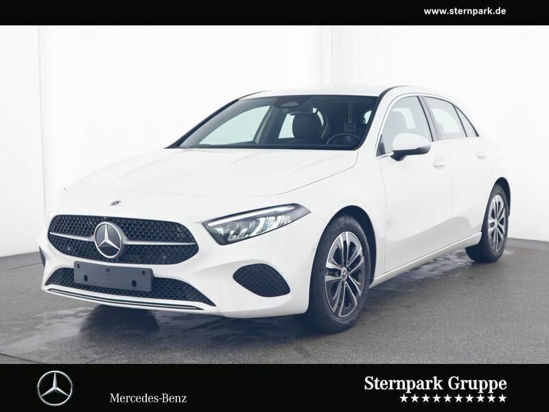 Weiß Gebraucht 2024 Mercedes A180 Progressive Limousine | 27.990 € (Guter Preis) - Bild 1/4