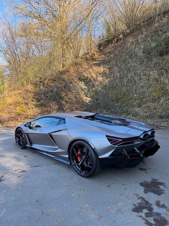 Grau Gebraucht 2024 Lamborghini Revuelto Coupé | 599.000 € - Bild 1/4
