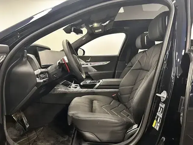 Gebraucht BMW M760e Comfort Edition 571 PS (419 kW) 2025 M carbonschwarz Limousine