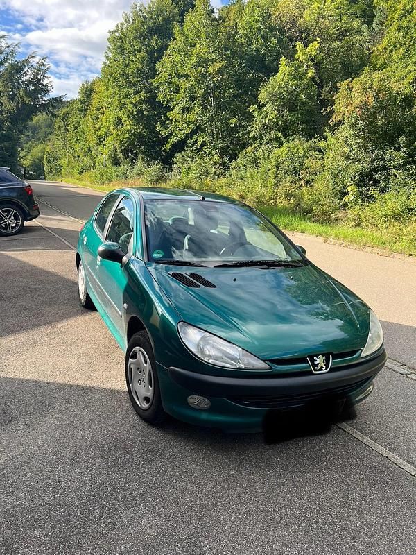 Grün Gebraucht 2001 Peugeot 206 Kleinwagen | 900 € (Fairer Preis) - Bild 1/4