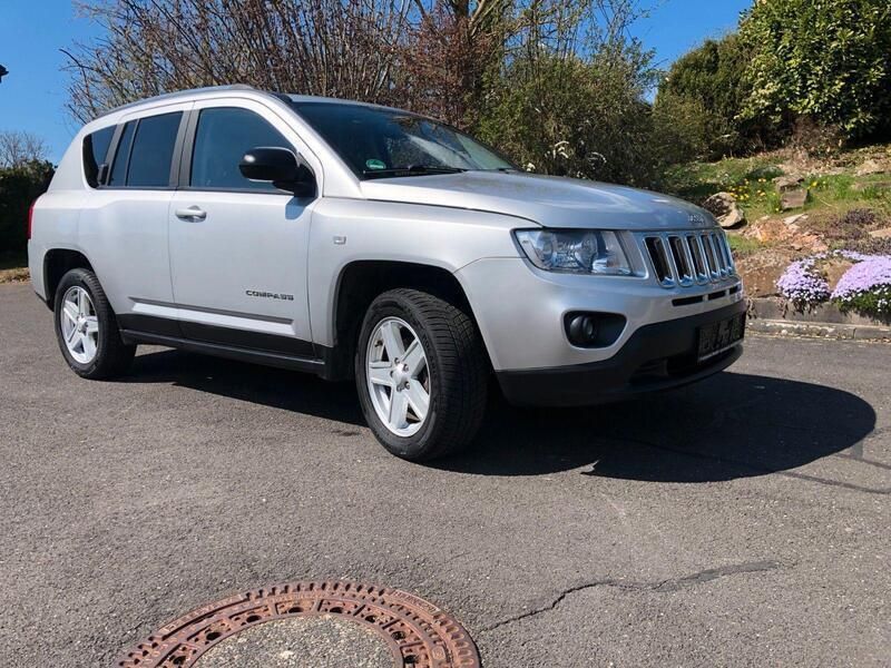 Silber Gebraucht 2011 Jeep Compass Limited SUV | 7.290 € (Fairer Preis) - Bild 1/4