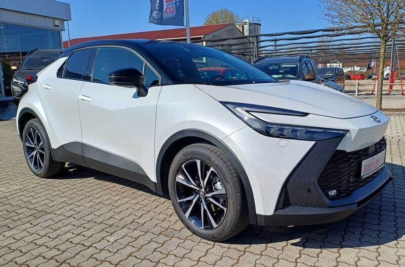 Purewhite Gebraucht 2025 Toyota C-HR Style SUV | 33.960 € (Etwas zu teuer) - Bild 1/4