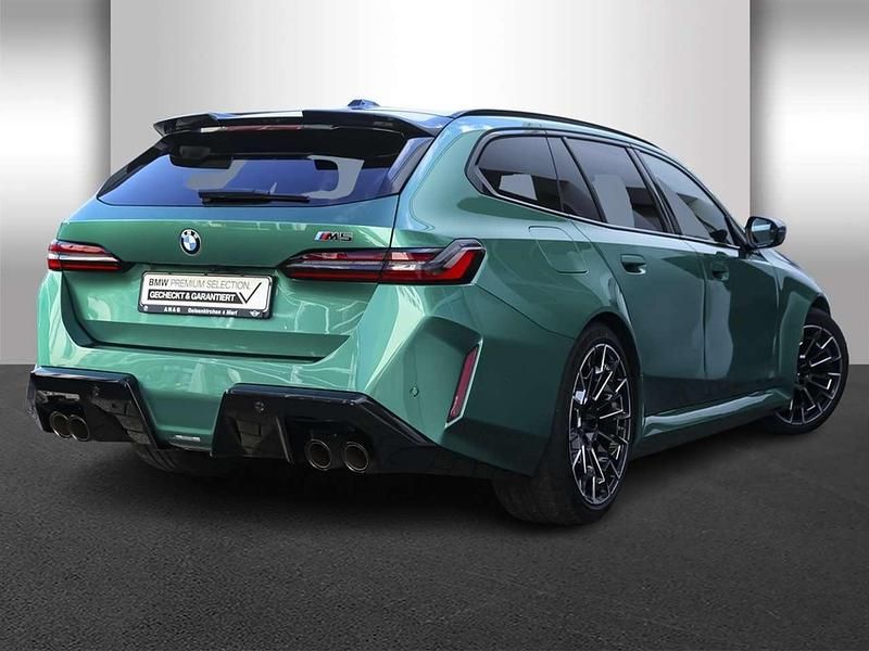 Gebraucht BMW M5 727 PS (534 kW) 2024 M isle of man grün metallic Kombi