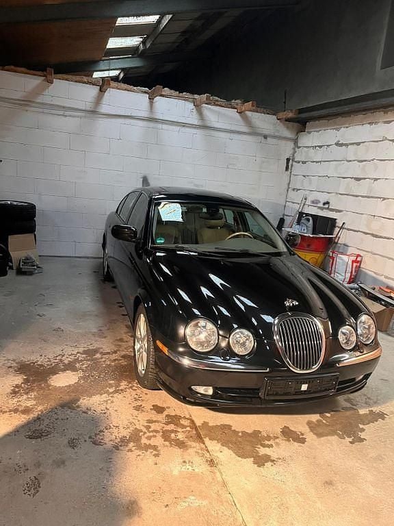 Schwarz Gebraucht 2002 Jaguar S-Type Executive Limousine | 2.850 € - Bild 1/4