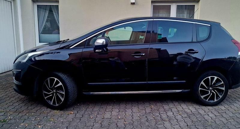 Schwarz Gebraucht 2015 Peugeot 3008 Allure Limousine | 7.000 € (Fairer Preis) - Bild 1/4