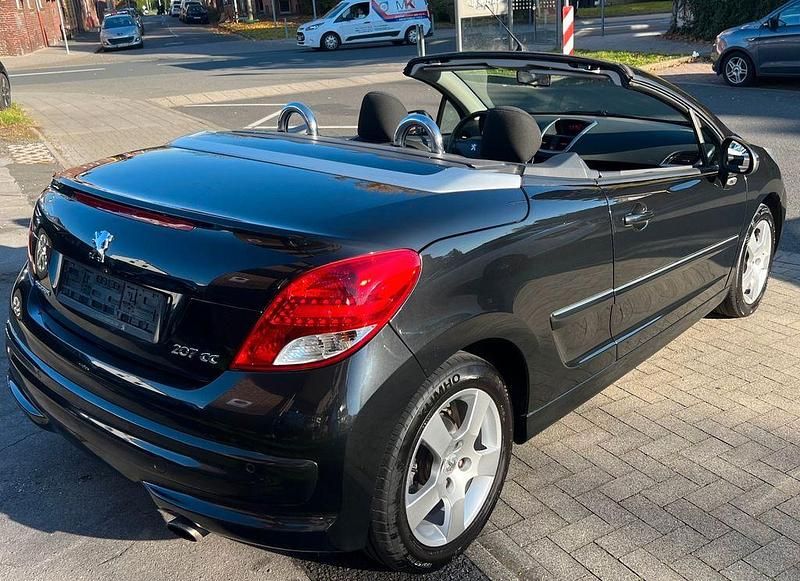 Gebraucht Peugeot 207 CC Premium 120 PS (88 kW) 2011 Schwarz Cabrio