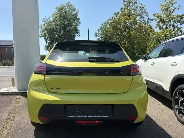 Gebraucht Peugeot 208 Active 101 PS (74 kW) 2024 Gelb Kleinwagen
