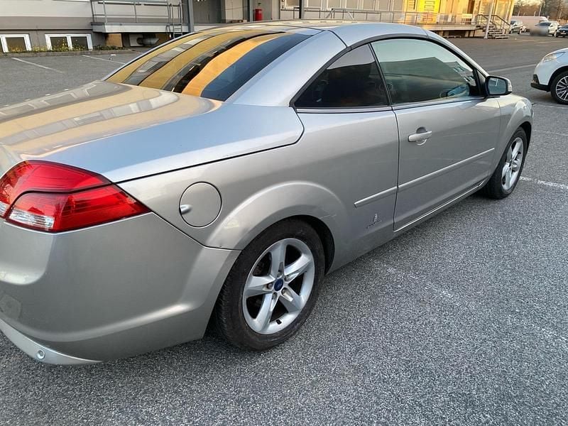 Gebraucht Ford Focus Cabriolet 101 PS (74 kW) 2008 Silber Cabrio
