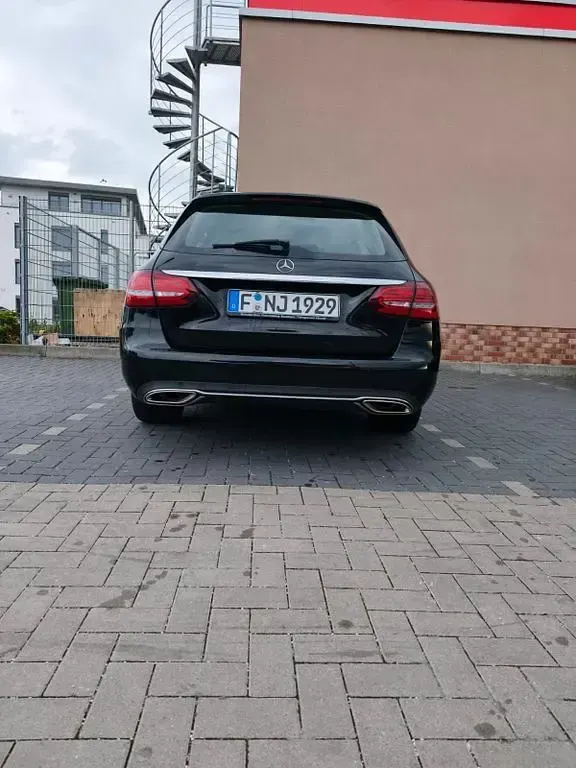 Gebraucht Mercedes C300 258 PS (189 kW) 2018 Schwarz Limousine