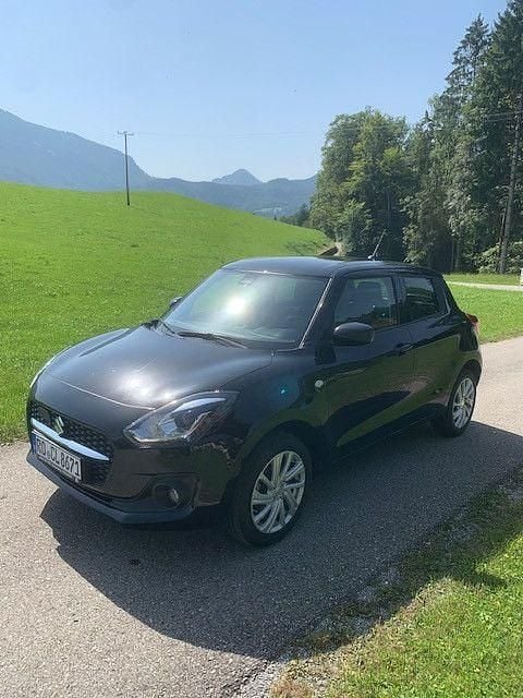 Schwarz Gebraucht 2023 Suzuki Swift Comfort Limousine | 15.300 € (Superpreis) - Bild 1/4