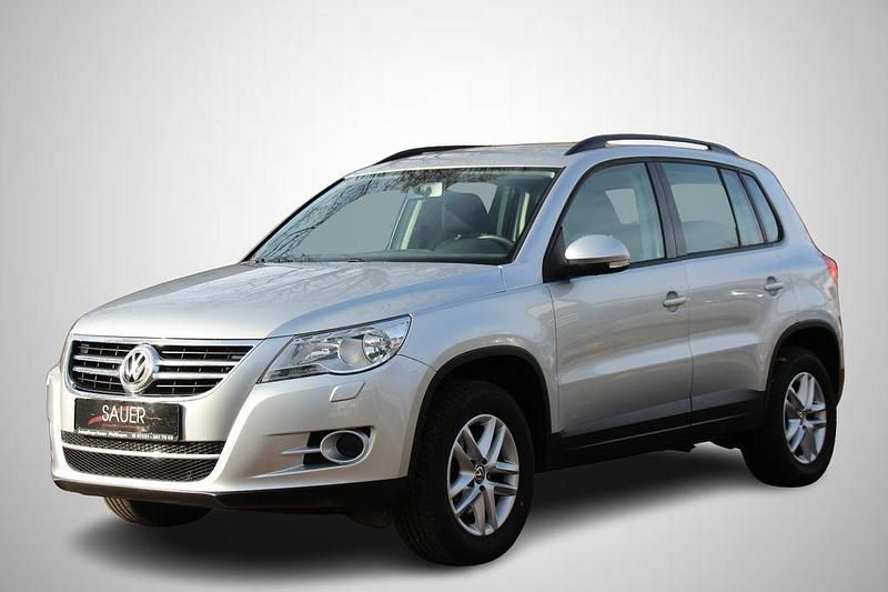 Silber Gebraucht 2011 VW Tiguan Trendline SUV | 9.680 € (Etwas zu teuer) - Bild 1/4