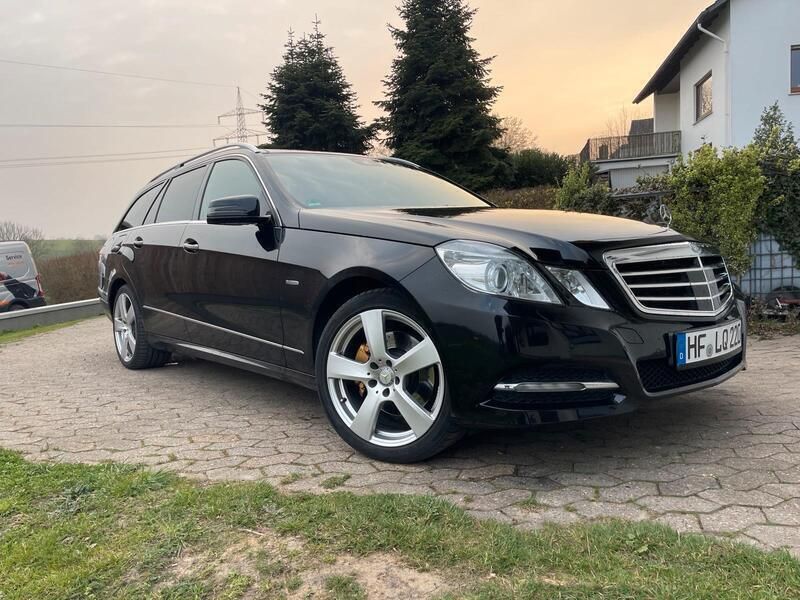 Schwarz Gebraucht 2011 Mercedes E300 Kombi | 18.000 € - Bild 1/4