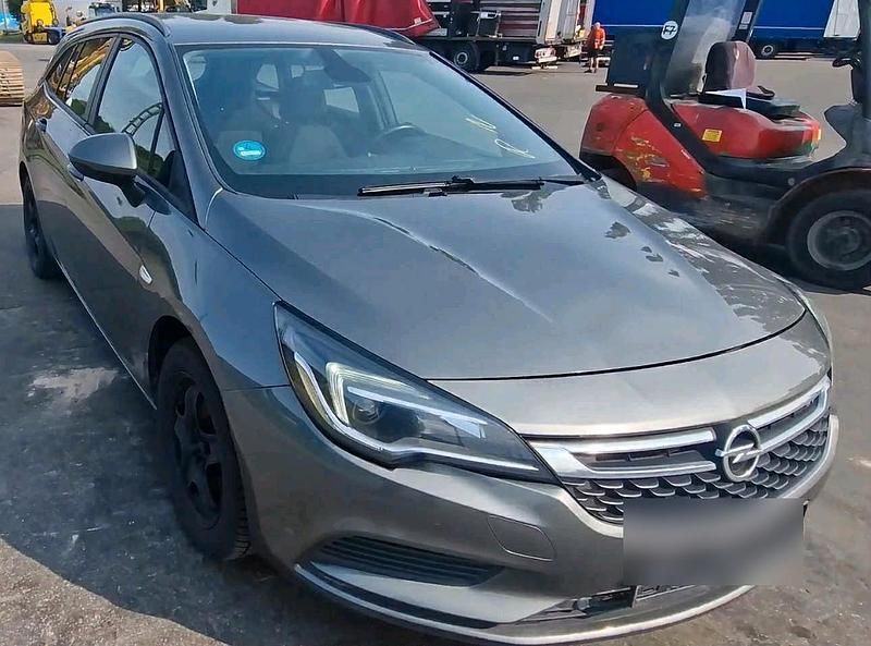 Grau Gebraucht 2018 Opel Astra Kombi | 3.700 € (Superpreis) - Bild 1/4