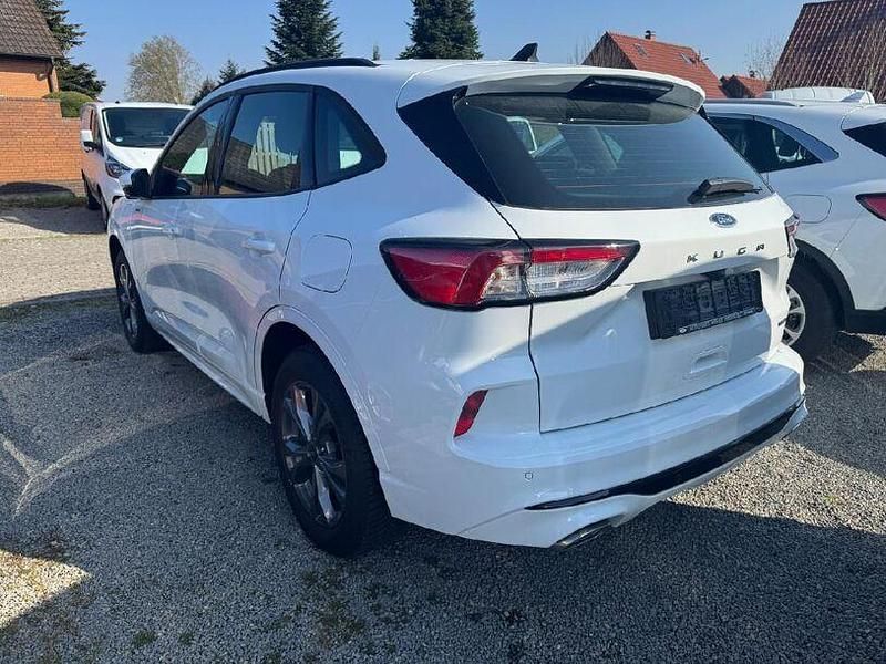 Gebraucht Ford Kuga ST-Line 152 PS (111 kW) 2022 Frostweiß SUV