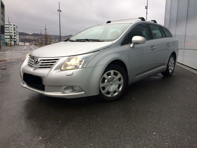 Silber metallic Gebraucht 2010 Toyota Avensis Kombi | 7.000 € (Teuer) - Bild 1/4