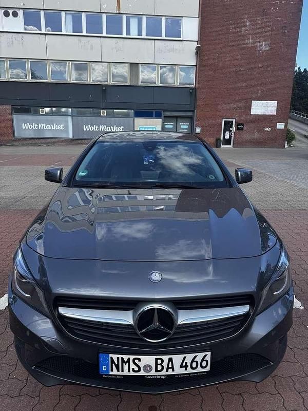 Grau Gebraucht 2015 Mercedes CLA220 Shooting Brake Urban Kombi | 18.499 € (Etwas zu teuer) - Bild 1/4