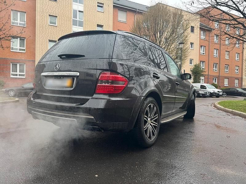 Gebraucht Mercedes ML320 224 PS (164 kW) 2005 Schwarz SUV