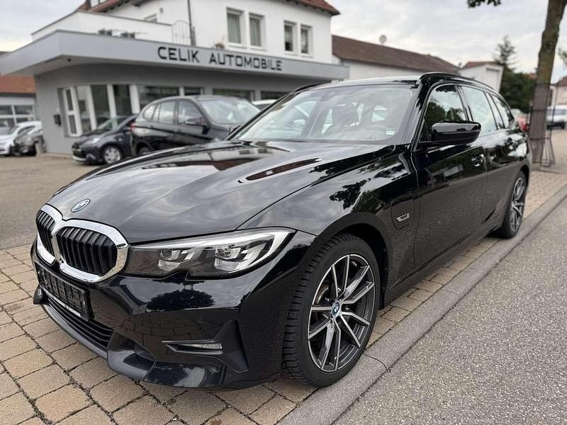 Schwarz Gebraucht 2022 BMW 320e Sport Line Limousine | 19.990 € (Guter Preis) - Bild 1/4