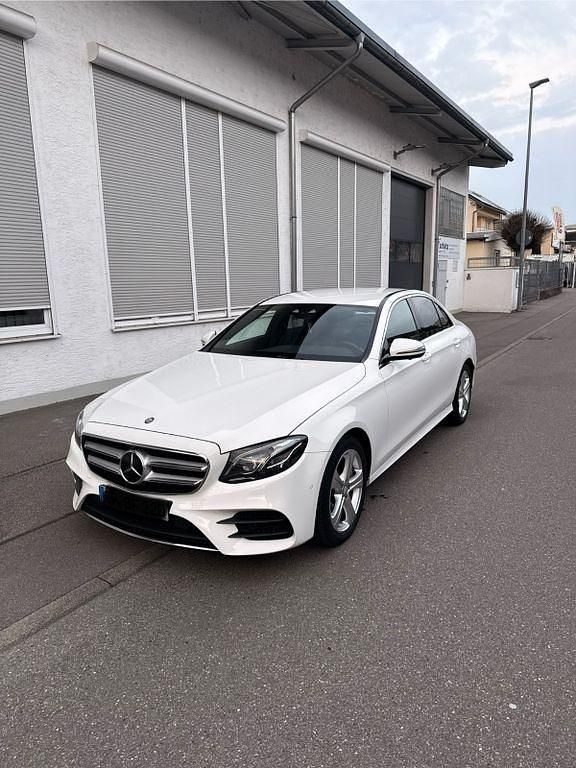 Gebraucht Mercedes E350 AMG line 258 PS (189 kW) 2016 Weiß Limousine