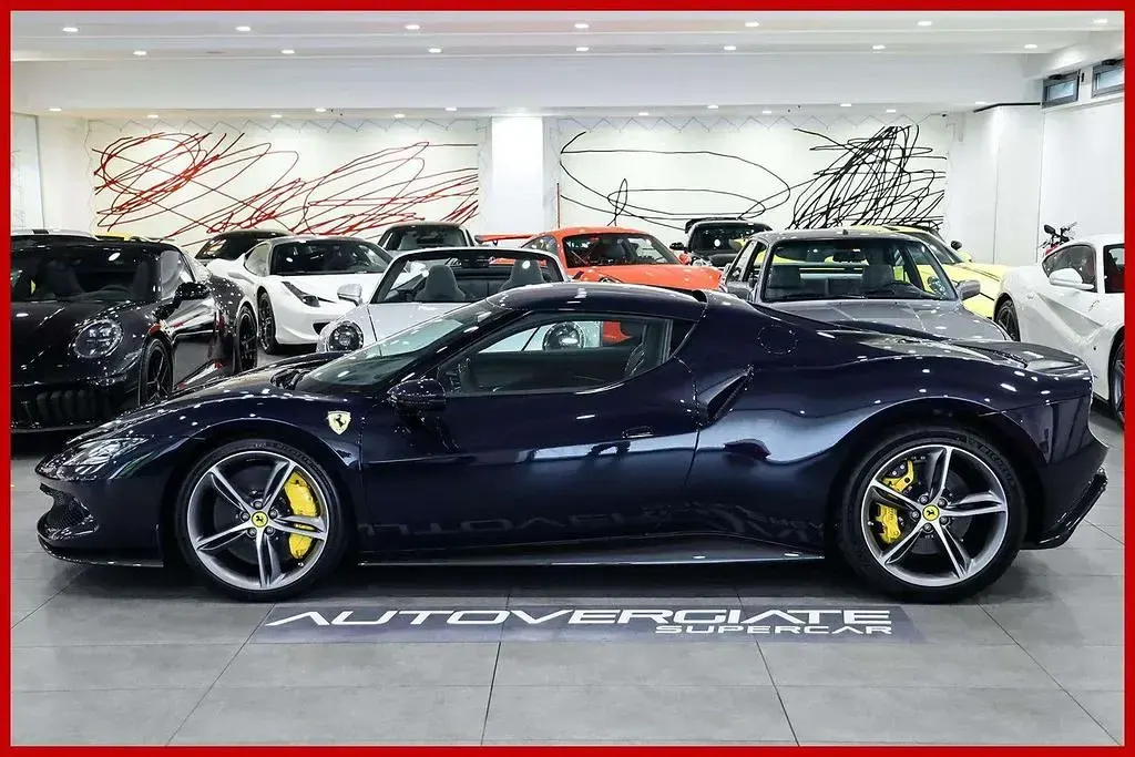 Gebraucht Ferrari 296 662 PS (486 kW) 2025 Blau Cabrio