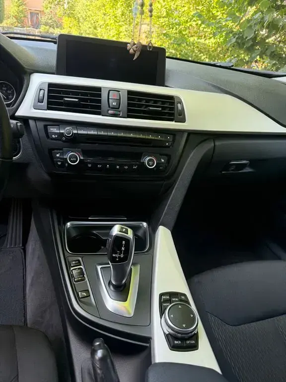 Gebraucht BMW 318 143 PS (105 kW) 2015 Schwarz Kombi
