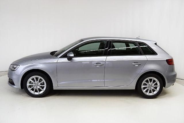 Gebraucht Audi A3 Attraction 125 PS (91 kW) 2016 Silber metallic Limousine