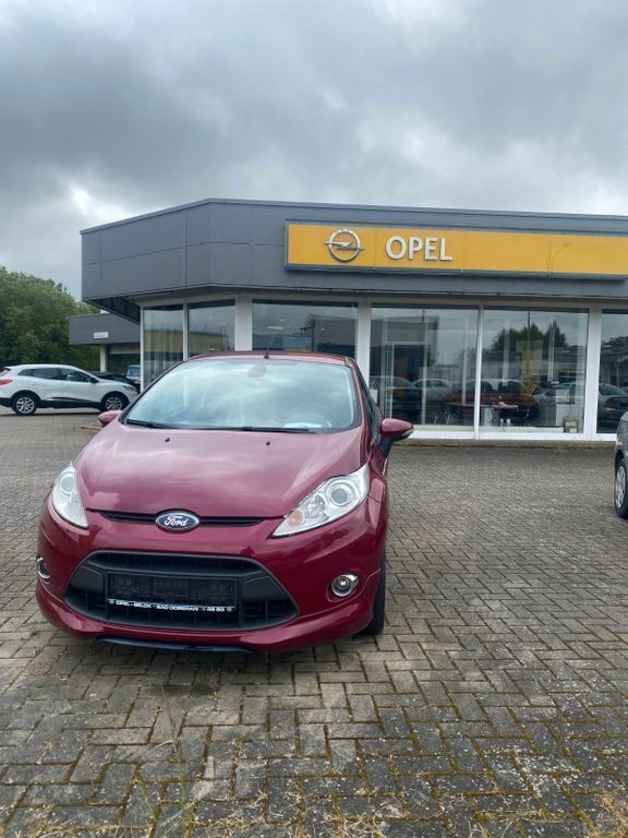 Gebraucht Ford Fiesta Ambiente 75 PS (55 kW) 2009 Rot Kleinwagen