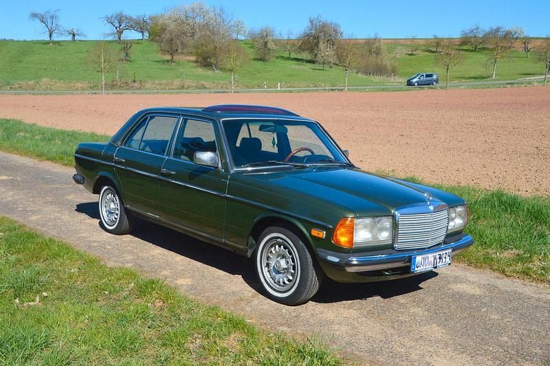 Gebraucht Mercedes E300 88 PS (64 kW) 1984 Grün Limousine