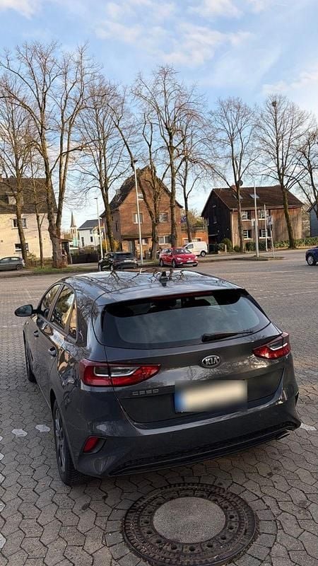 Second-hand Kia Ceed Vision 99 CP (72 kW) 2018 Gri Hatchback