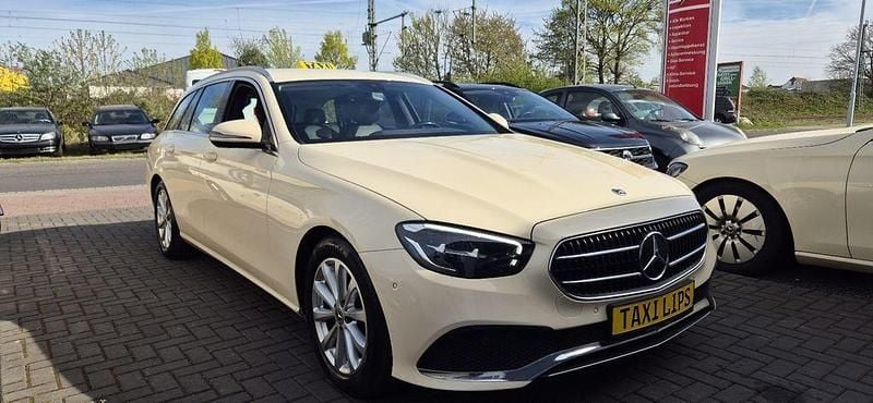 Gebraucht Mercedes E200 160 PS (117 kW) 2023 Hellelfenbein  unilack Kombi