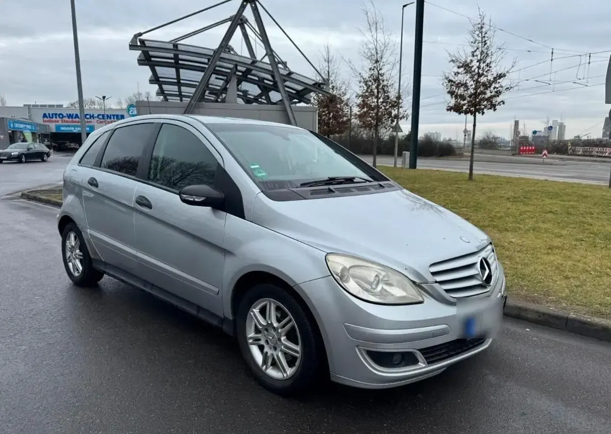 Gebraucht Mercedes B180 109 PS (80 kW) 2007 Silber Van / Kleinbus