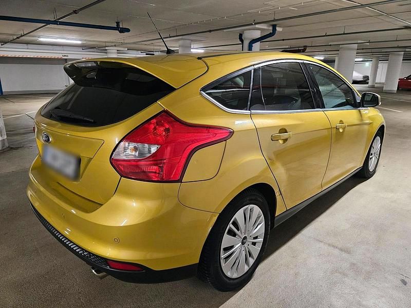 Gebraucht Ford Focus Individual 150 PS (110 kW) 2011 Gelb Limousine