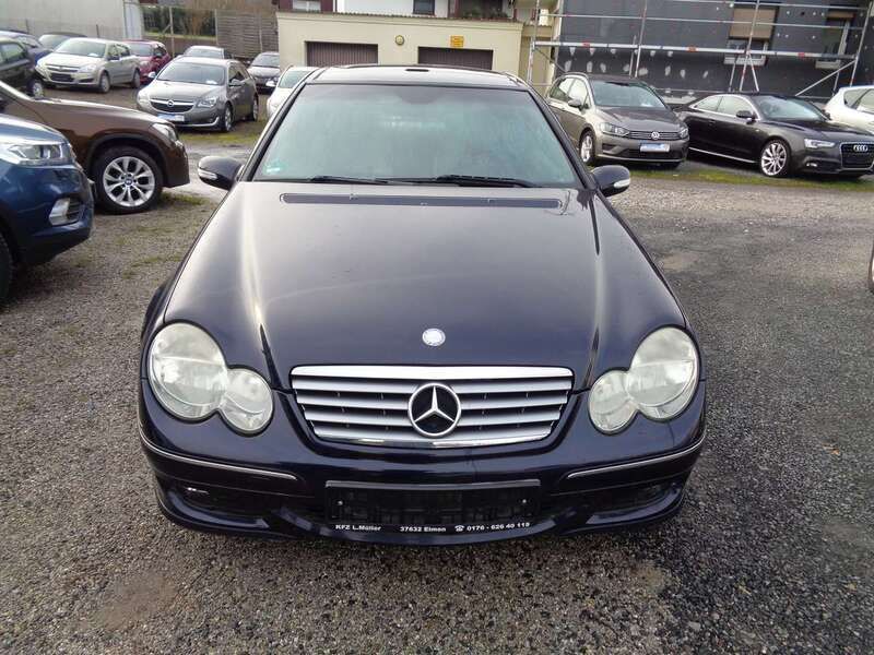 Tansanitblau metalliclack Gebraucht 2006 Mercedes C200 Coupé | 4.499 € (Fairer Preis) - Bild 1/4