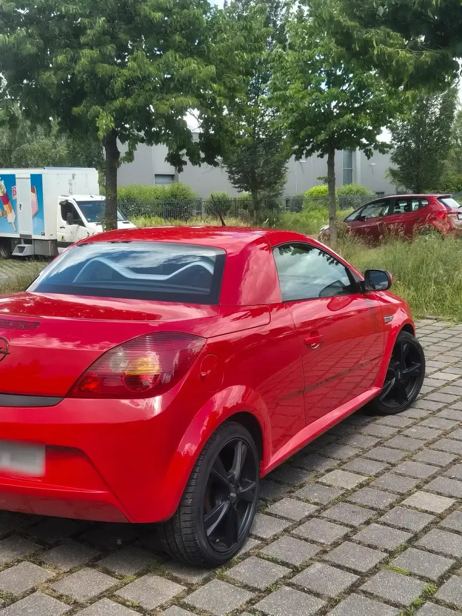 Gebraucht Opel Tigra 90 PS (66 kW) 2007 Rot Cabrio