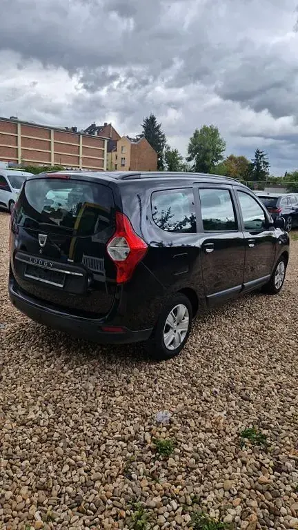 Gebraucht Dacia Lodgy Lauréate 102 PS (75 kW) 2018 Schwarz Van / Kleinbus