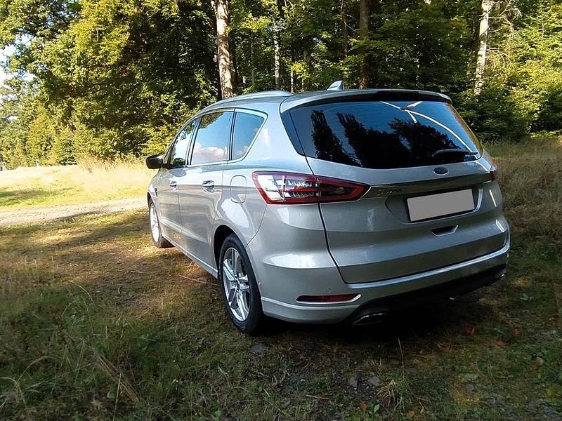 Gebraucht Ford S-MAX Titanium 190 PS (139 kW) 2020 Silber Van / Kleinbus