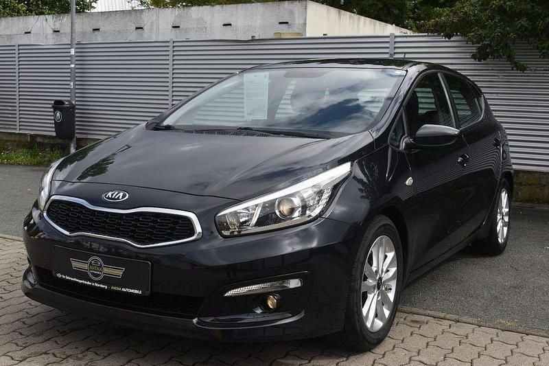 Schwarz Gebraucht 2016 Kia Ceed Edition 7 Limousine | 8.900 € (Guter Preis) - Bild 1/4