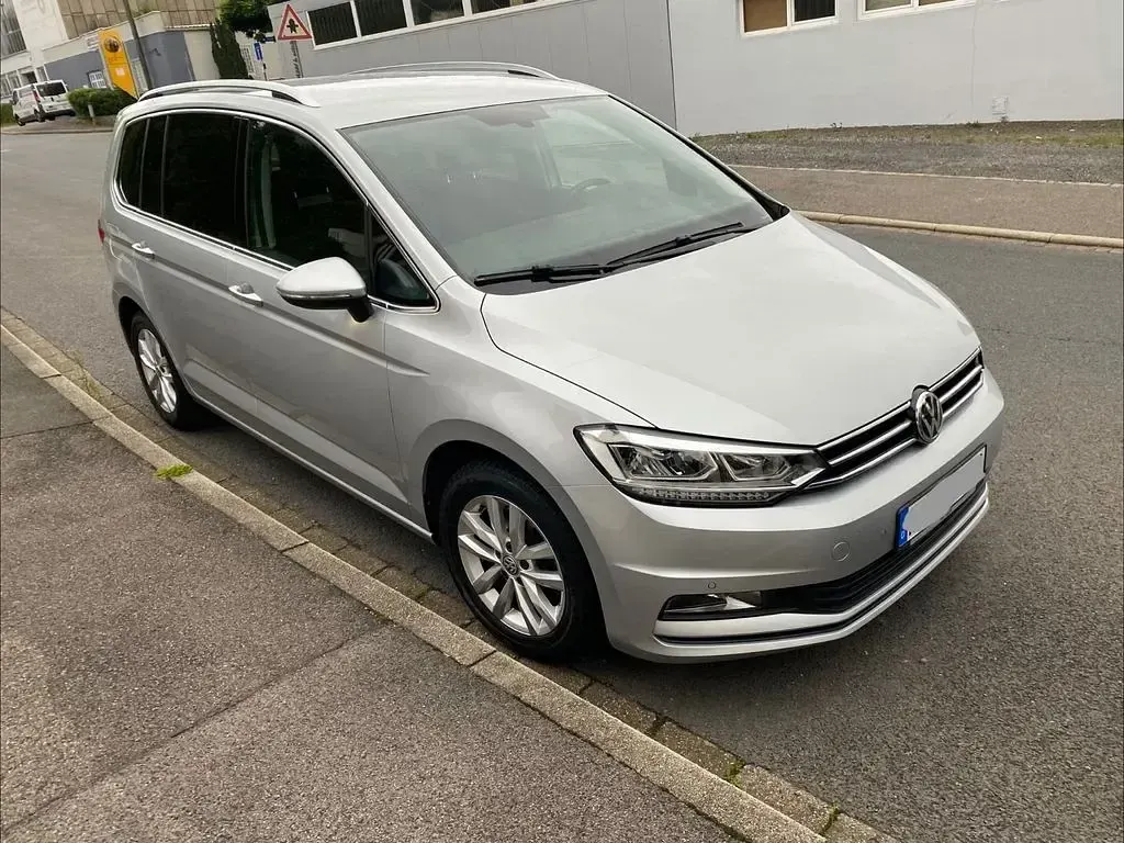 Gebraucht VW Touran Comfortline 150 PS (110 kW) 2017 Silber Van / Kleinbus