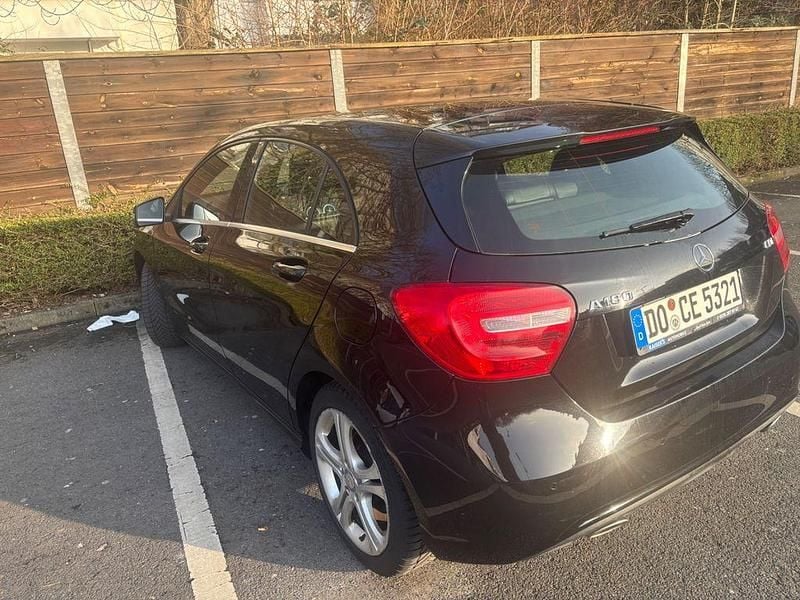 Gebraucht Mercedes A180 Style 109 PS (80 kW) 2015 Schwarz Limousine