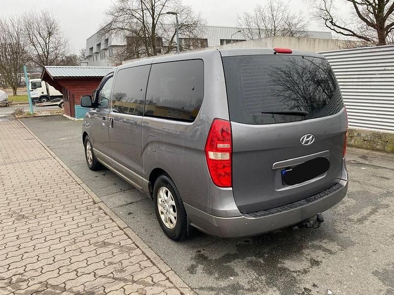 Gebraucht Hyundai H-1 170 PS (125 kW) 2011 Grau Van / Kleinbus
