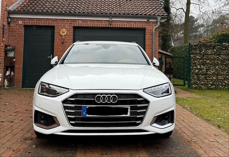 Używany Audi A4 Advanced 204 KM (150 kW) 2022 Biały Kombi