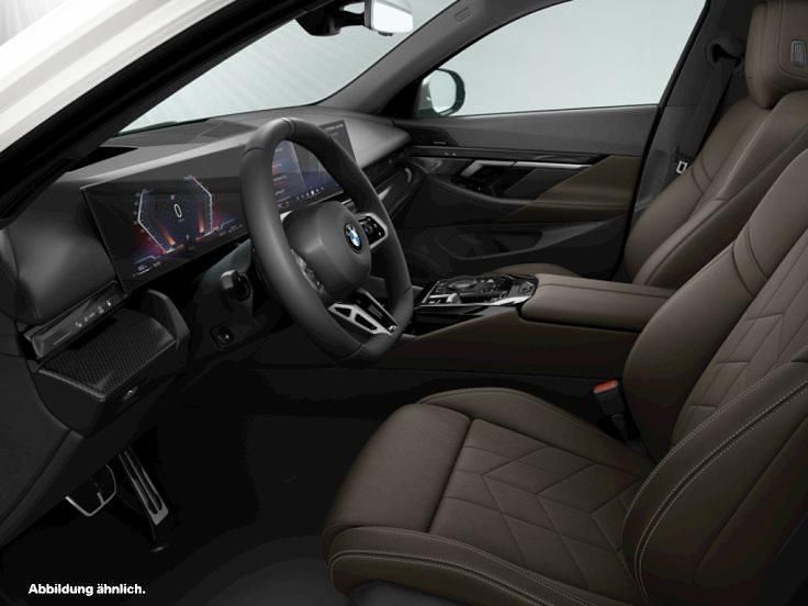 Gebraucht BMW 520 M Sport 208 PS (152 kW) 2025 Mineralweiß metallic Kombi