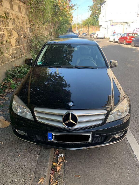 Schwarz Gebraucht 2009 Mercedes 220 Limousine | 9.600 € - Bild 1/4