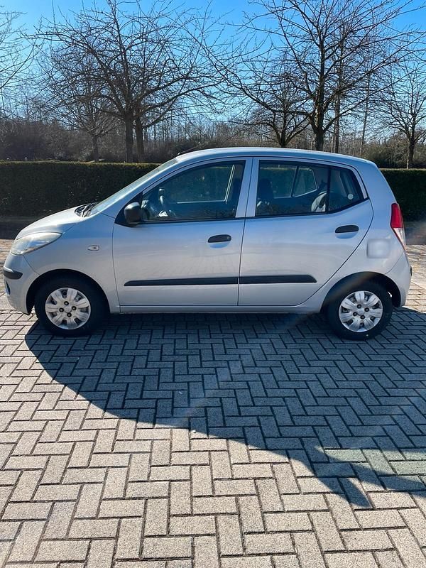 Gebraucht Hyundai i10 66 PS (48 kW) 2009 Silber Kleinwagen